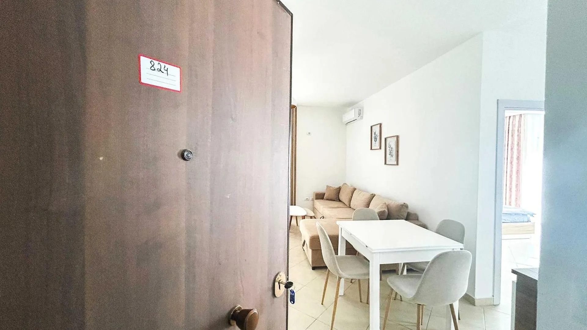Klea Living 824 Apartment Golem