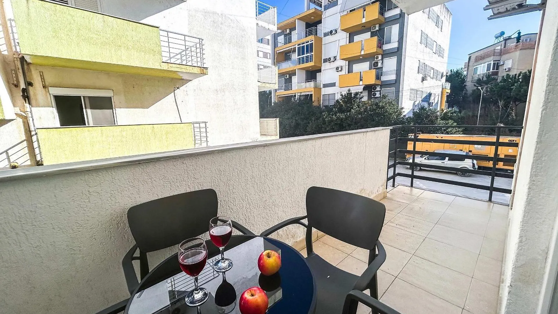 Klea Living 824 Apartment Golem
